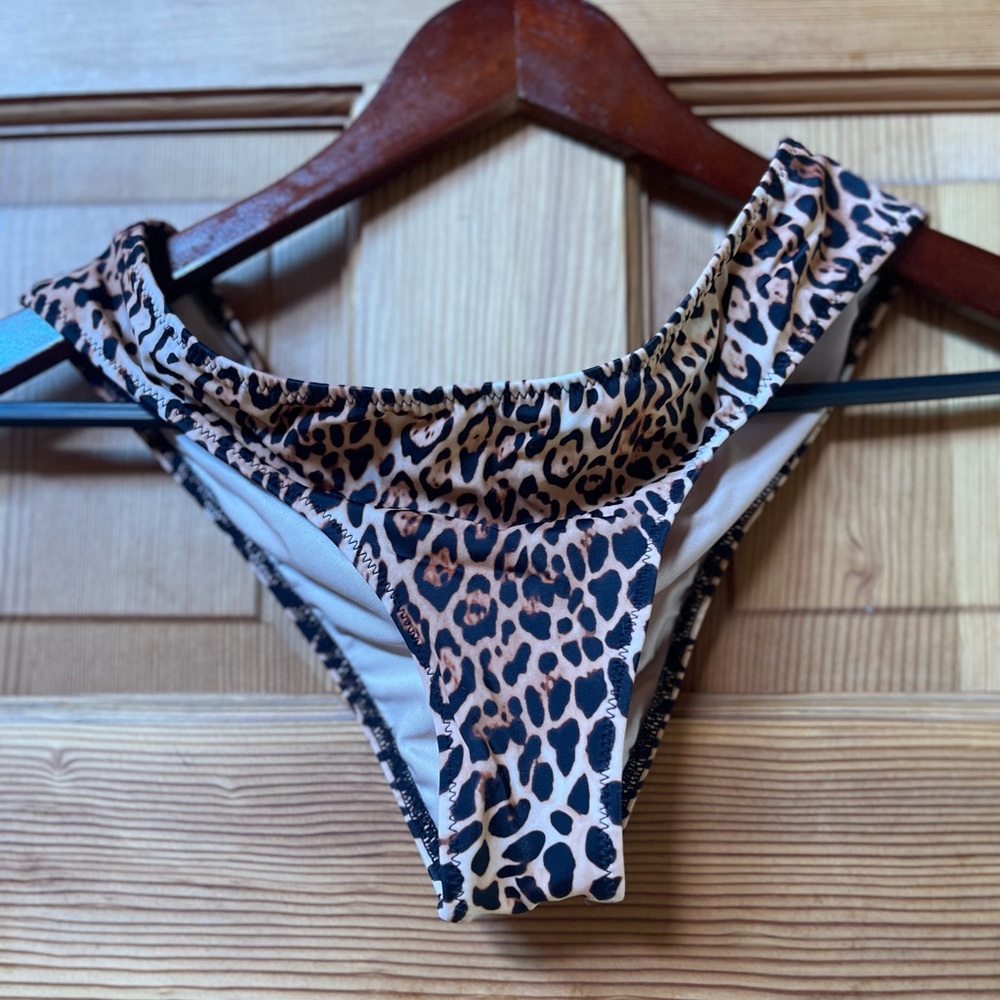 Victoria Secret Bombshell Bikini - Picture 4 of 5